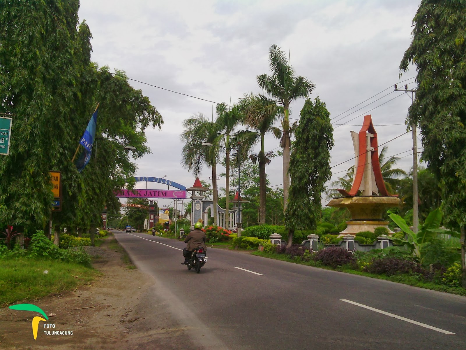 Gapura Perbatasan Kabupaten Tulungagung Kabupaten Kediri