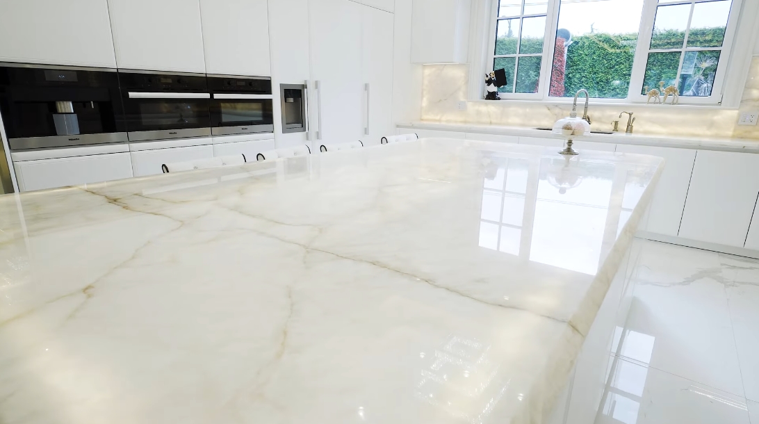 75 Interior Design Photos vs. 1487 Minto Crescent, Vancouver Luxury Mansion Tour