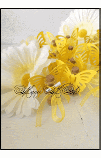 Подаръче за сватба в жълто с панделка и тагче
