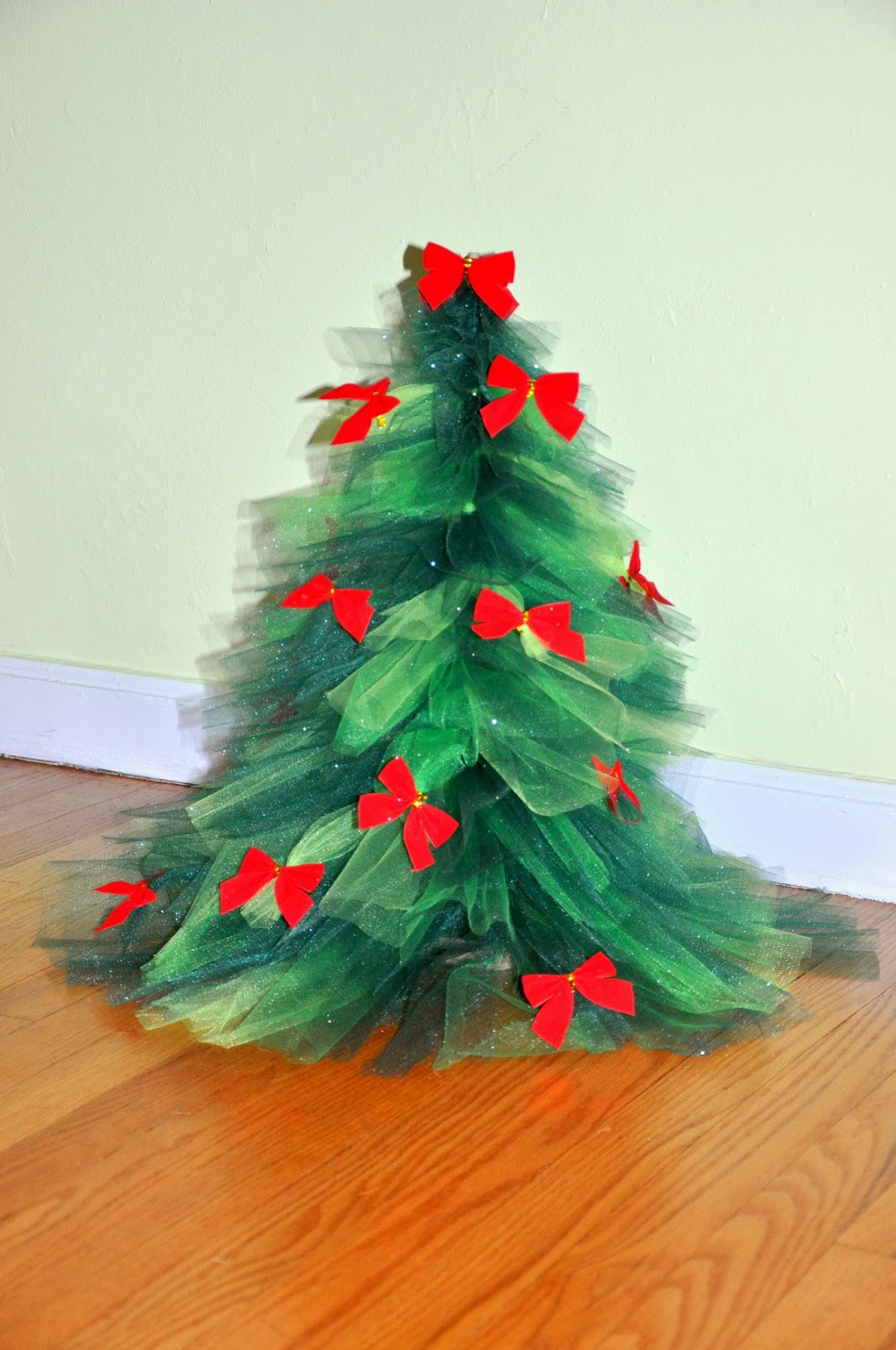 Dancin' With A Dolly DIY Tulle Christmas Tree