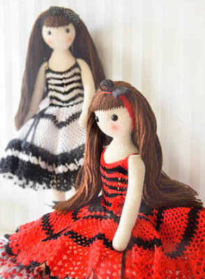 Crochet amigurumi dolls in beautiful dresses