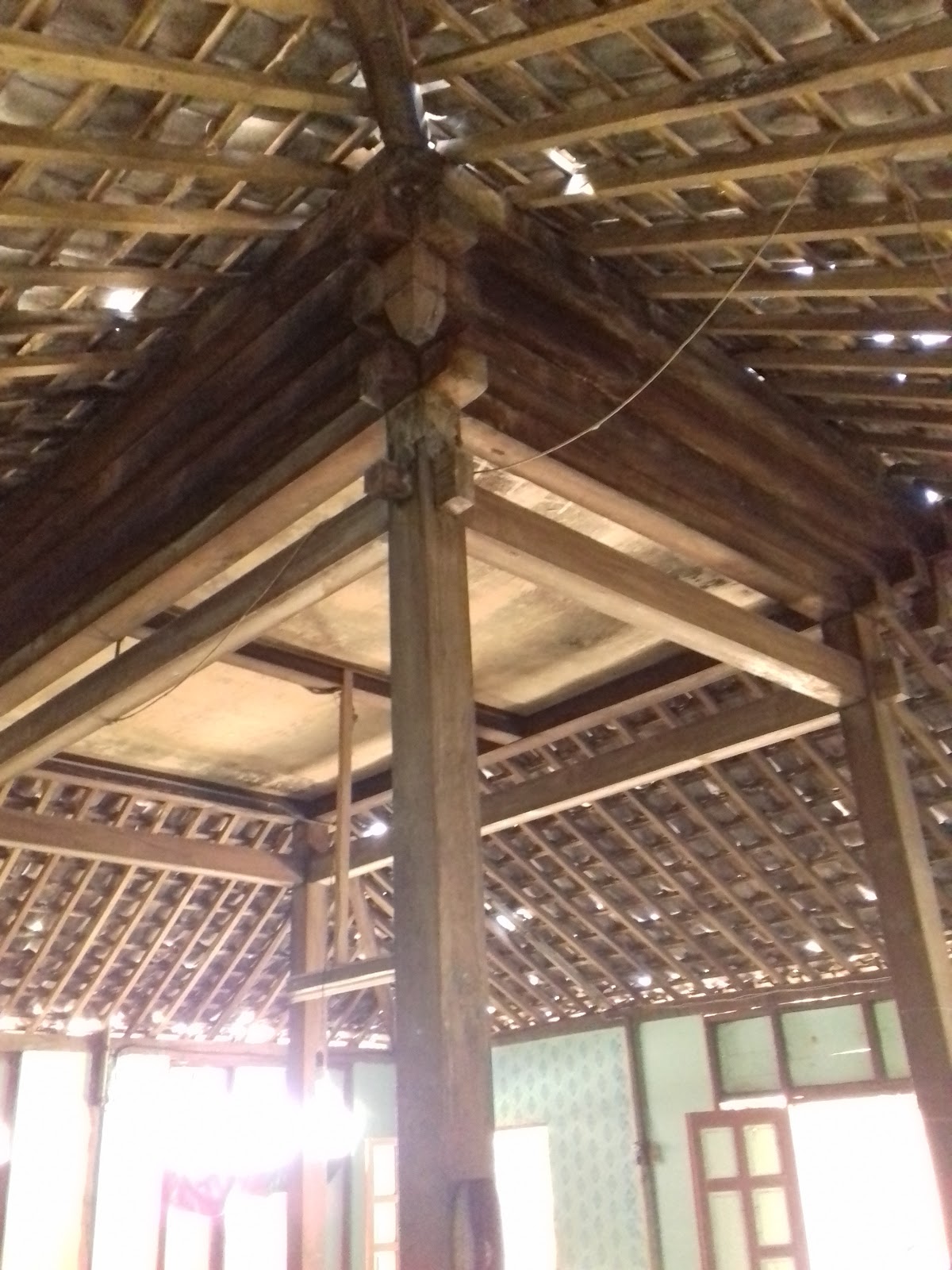 Rumah joglo kayu jati lawas, rangka tengah luas. Sangat cocok untuk