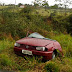 Carro parte ao meio após batida com carreta e motorista morre, diz PRF