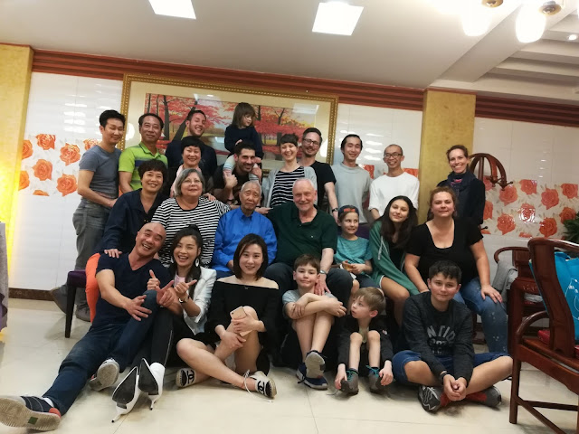 Mit unseren chinesischen Verwandten beim Gruppenfoto