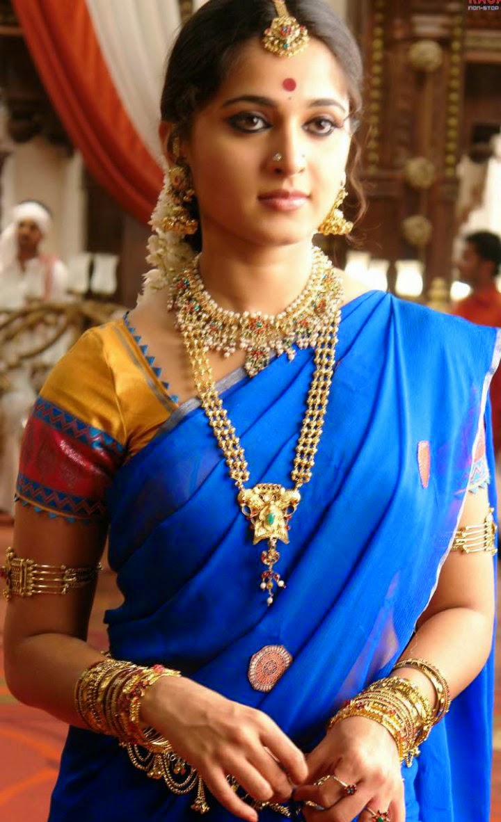 anushka sharma in blue saree