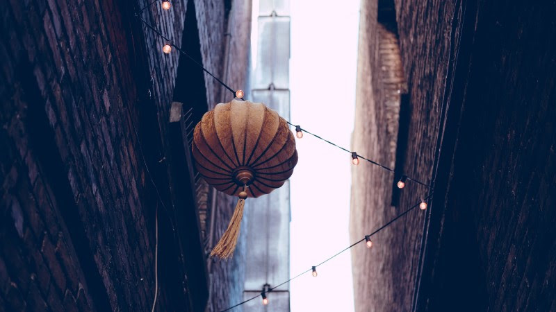 Between Walls of Victoria streets, Canada