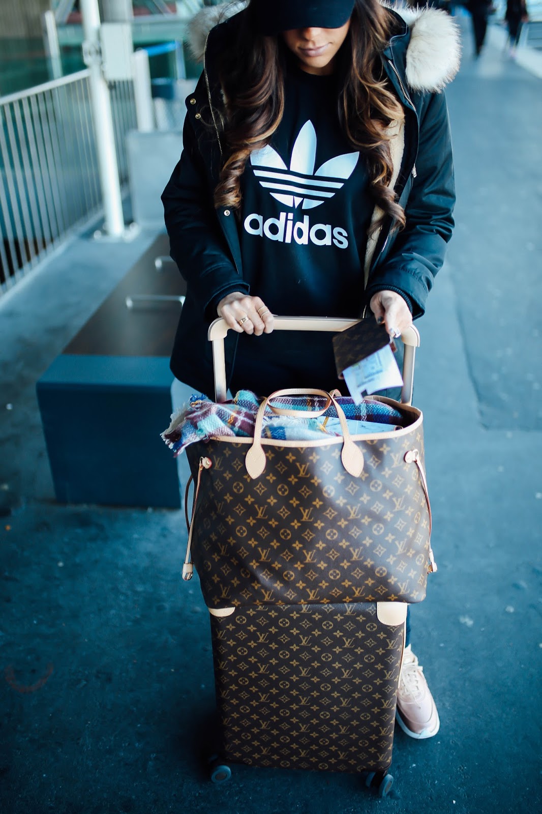 What I Wore Traveling Home From Paris + 10 Tips For Long Flights | The Sweetest Thing | Bloglovin’