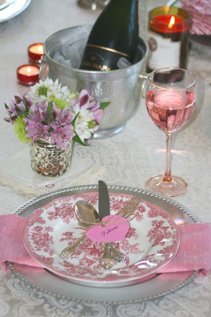 mesa posta simples Jantar romântico para o Dia dos Namorados em casa, jantar romântico, jantar dia dos namorados em casa, decoração jantar dia dos namorados