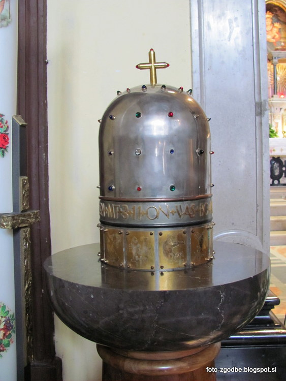 Kostanjevica pri Novi Gorici, cerkev Marijinega oznanjenja Slovenija, Primorska