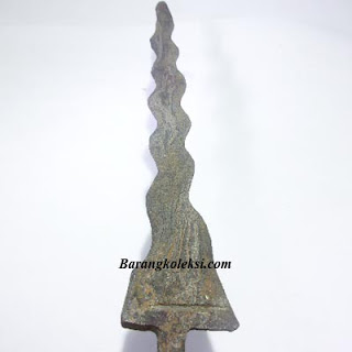 kieirs putu luk 11 keris putut LUK 11, ciri ciri keris kuno, keris kuno termahal, ciri ciri keris yang bertuah, harga keris kuno, arti keris luk 11, keris kuno ditemukan di dasar laut, keris pusaka sunan kalijaga, pamor keris dan khasiatnya