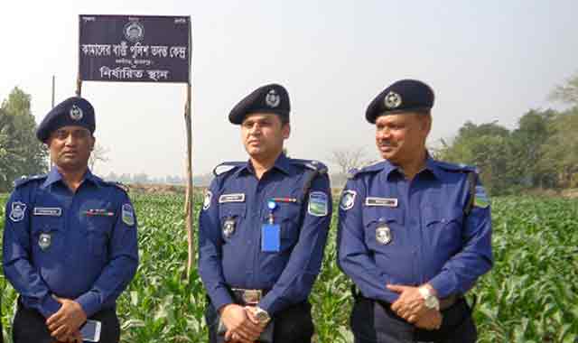 Superb in Bakshiganj Winters distributed to IGP বকশীগঞ্জে অতি. আইজিপি মোখলেসুর রহমান পান্নার পক্ষে শীতবস্ত্র বিতরণ