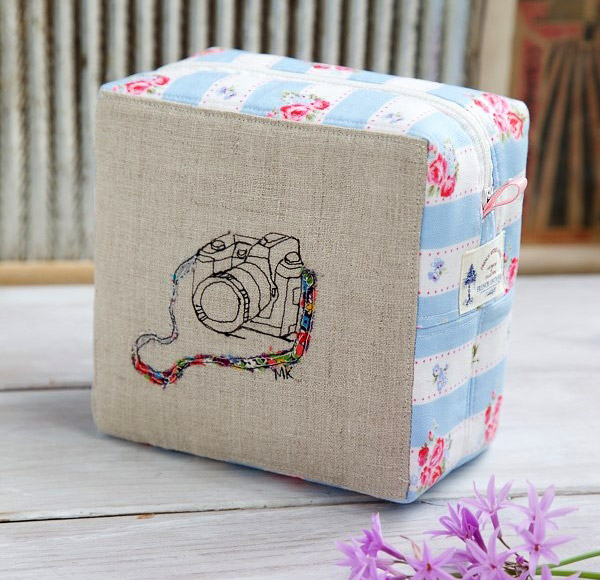 Easy Zippered Box Pouch Tutorial ~ DIY Tutorial Ideas!