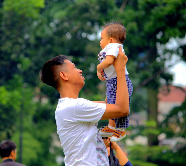 Street Happiness or Happiness On Streets ? It Doesn't Matter Street Happiness or Happiness On Streets ? It Doesn't Matter