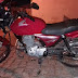Durante assalto, ladrões desistem de ‘levar’ moto Biz e roubam Titan de casal que passava pelo local