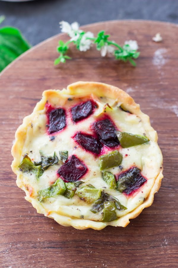 How to make eggless vegetarian beetroot and blue cheese quiche at www.oneteaspoonoflife.com