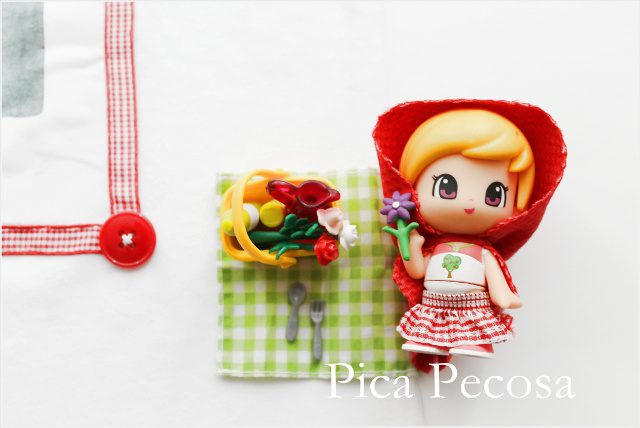 camiseta-personalizada-caperucita-roja-lazo-cuadros-botones-niña-diy