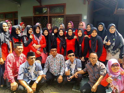 Kontrol POSYANDU di Desa Pananjung Ibu Bupati Bawa Rombongannya Kontrol POSYANDU di Desa Pananjung Ibu Bupati Bawa Rombongannya