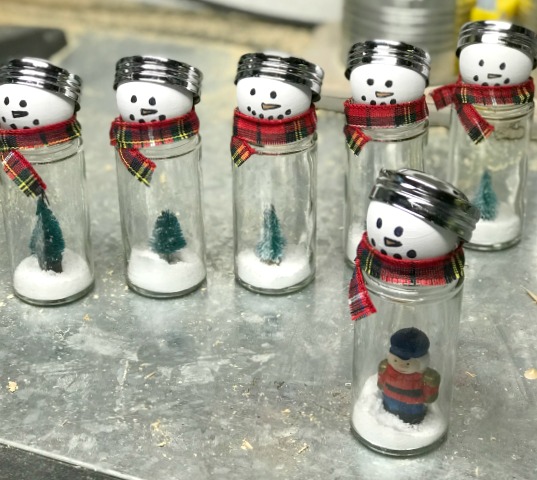Adorable DIY Snow Globe Style Salt Shaker Snowmen