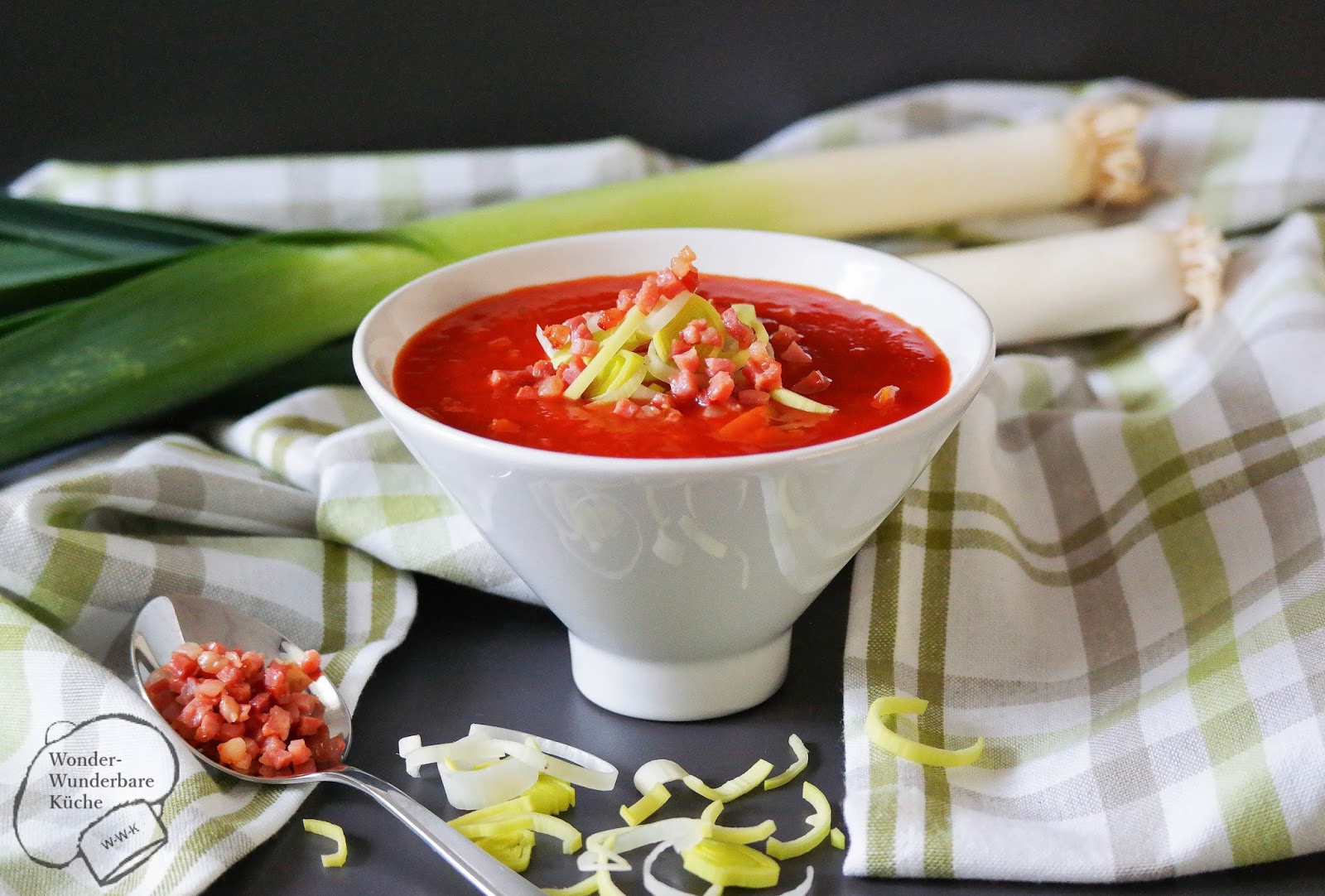 Tomaten-Lauch-Suppe mit Speck