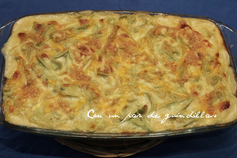 Pasta corta con salsa de queso