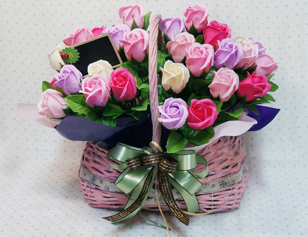 Tự chế giỏ hoa hồng đẹp dịu dàng lãng mạn - Ai Khéo Tay