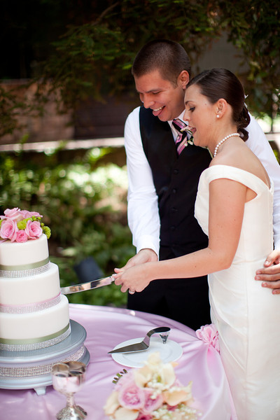 Disneyland wedding - Brisa Courtyard - Cake {Katie Keller Photography}