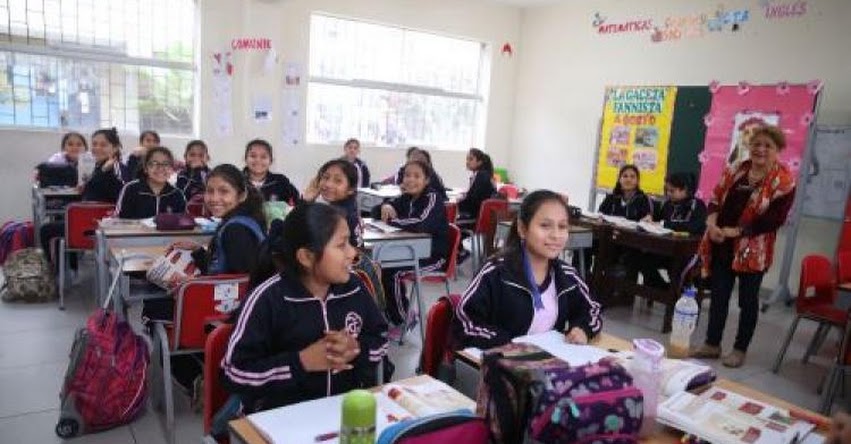 Contraloría supervisa buen inicio del año escolar en Arequipa Contraloría supervisa buen inicio del año escolar en Arequipa