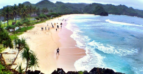 7 Pantai Mempesona Di Jawa Timur