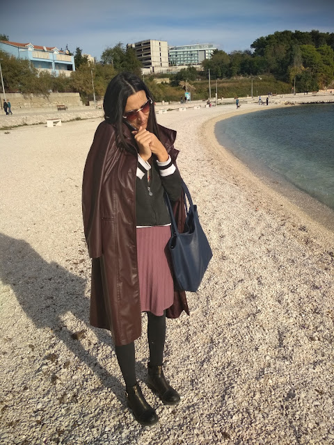 #overtheshoulders How to #style a faux leather #coat in a casual way? #Transitional item to have in one's closet #1 (outfit proposal of the day, #casual styling)