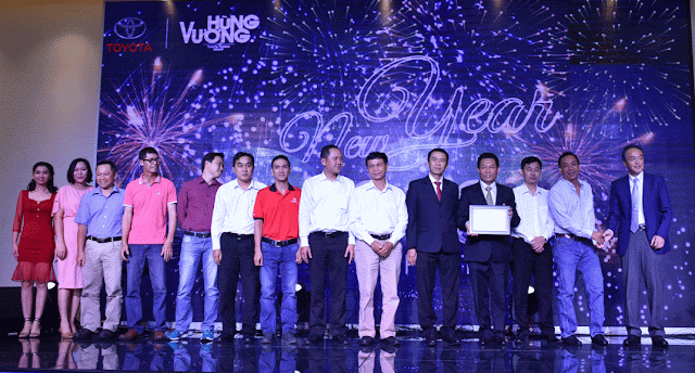 Tiệc tất niên Toyota Hùng Vương 2017 ảnh 4 Tiec tat nien Toyota Hung Vuong 2017 anh 4