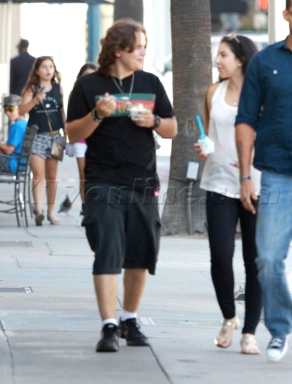Blanket Jackson Forever Prince con su novia Remi en Beverly Hills (Jul 23)