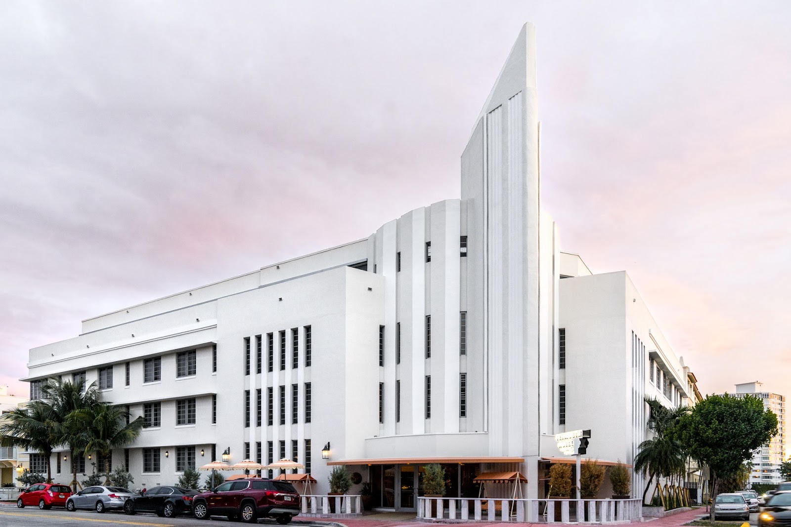 Comeseeorlando Florida A Miami Beach Icon Is Reborn Art Deco Miami Beach January 2017 When It Opened In 1940 Nothing Looked Like The Plymouth An Art Deco Icon That Epitomized Glamour And Style Of Its Time