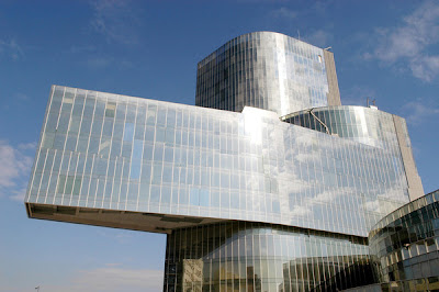 Edificio sorprendente - Arquitectura Moderna.