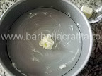 Budinca de gris cu lapte preparare reteta - ungem cu unt interiorul formei sau tavii