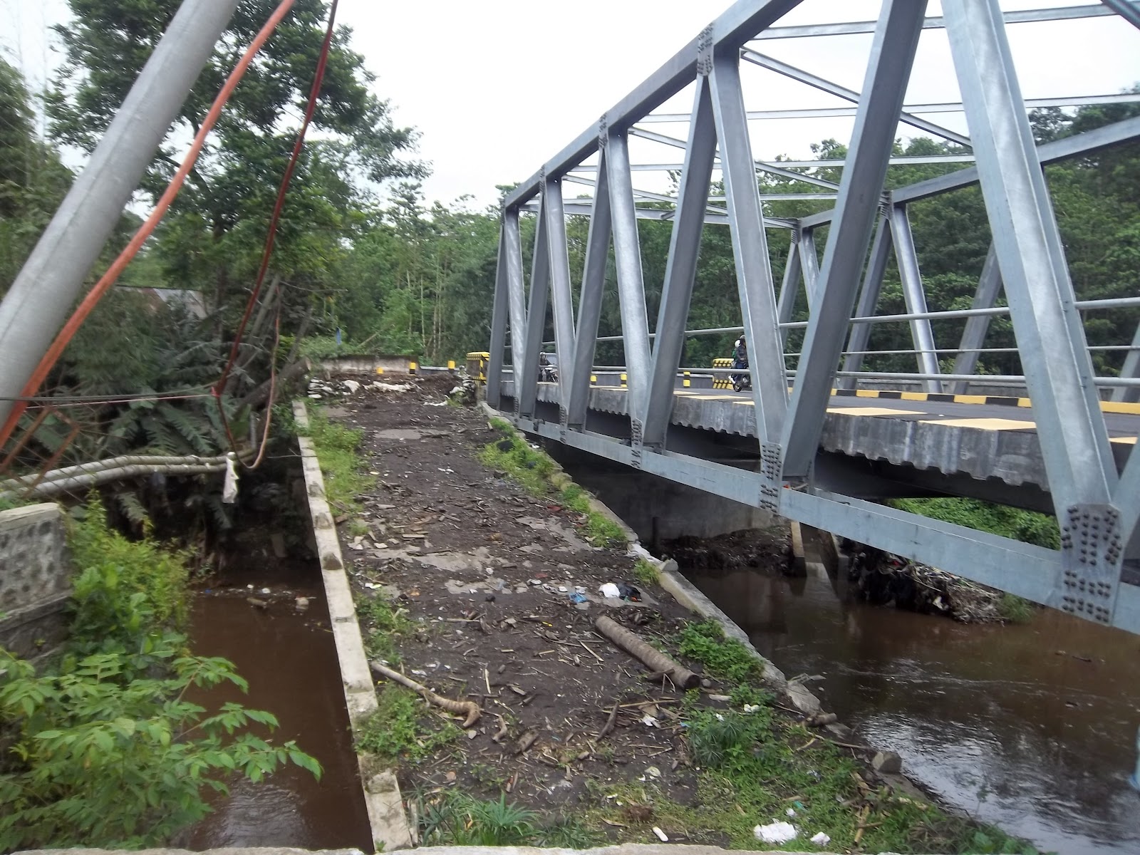 anggun's world: TRUSS BRIDGE CONSTRUCTION IN SITIREJO VILLAGE, WAGIR