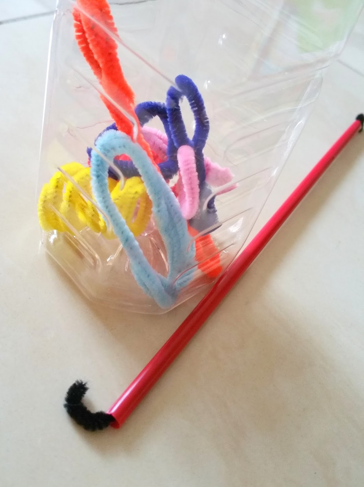 UGLYFATCHICK Fine Motor Skill Pipe Cleaner Fishing Game