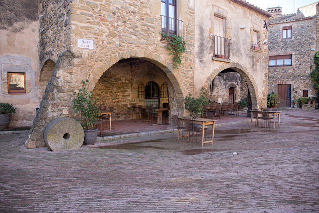 Монельс - старинные деревни Каталонии (Monells)