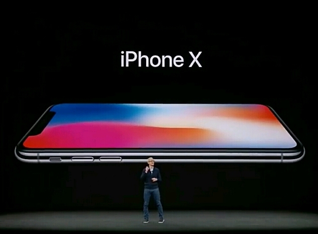 Launching iPhone X oleh Tim Cook Launching iPhone X oleh Tim Cook