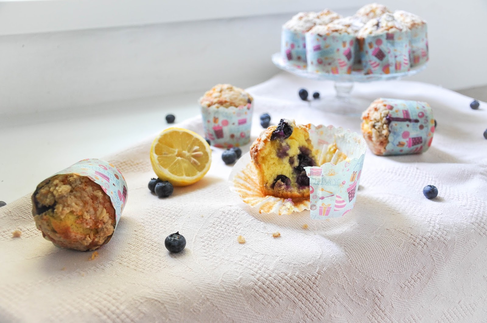 Addicted to sugar: Blueberry muffins with cardamom topping