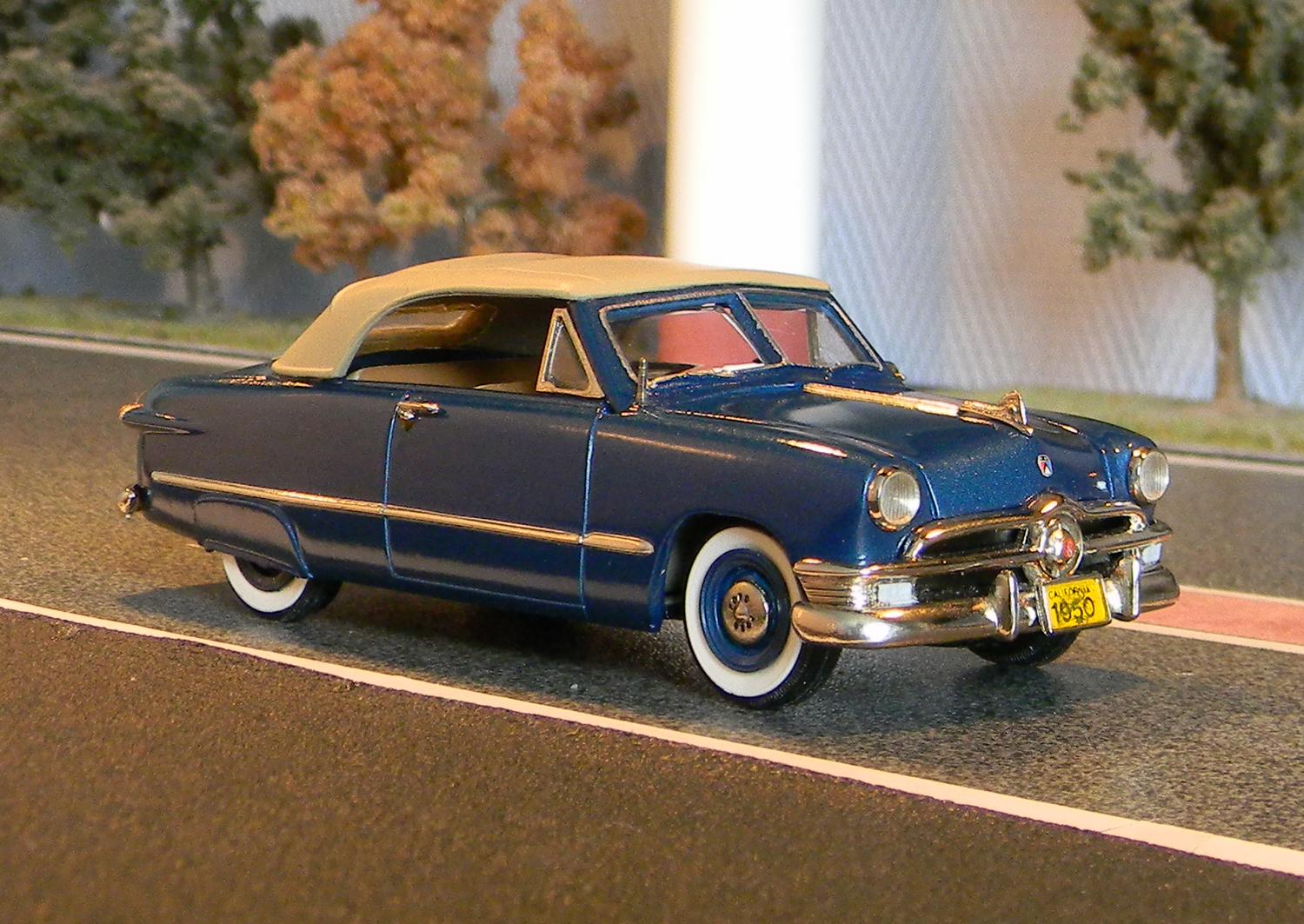 Voitures américaines 1/43 Motor City USA MC10 Ford Custom conv 1950 (Bimini Blue)