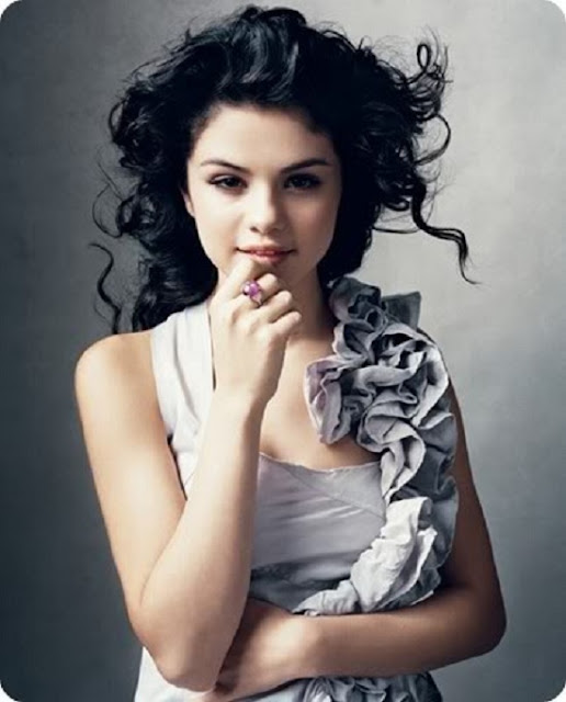 Hot HD Wallpaper: Selena Gomez Hot Wallpaper