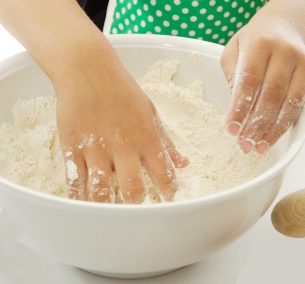 NO-COOK PUMPKIN PLAY DOUGH FOR KIDS- taste-safe, easy recipe!