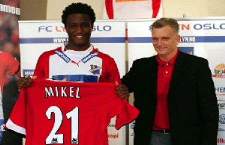 Mikel-during-his-unveiling-by-Manchester