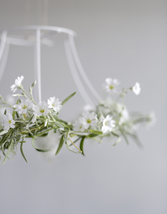 flower chandelier DIY photo by Kreetta Järvenpää www.gretchengretchen.com