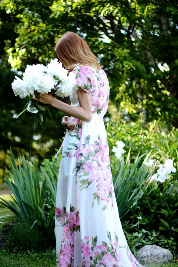 Shein Garden Floral Maxi Dress, Old Navy Fringe sandals & How to make garden bouquet