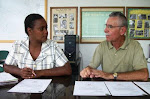 Em reunião com a Secretária de Educação Tânia Mara