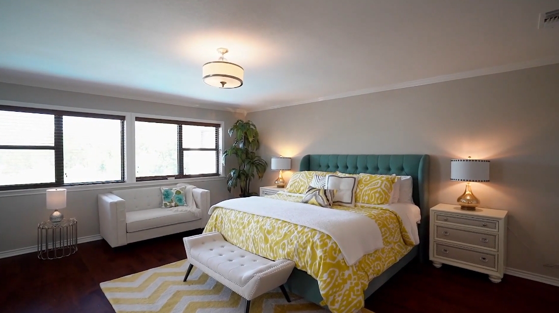 22 Interior Design Photos vs. Tour 111 Indian Bend Dr, Austin, TX