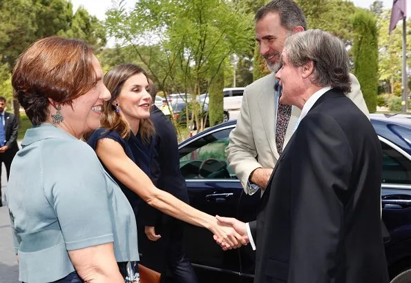 Queen Letizia wore Hugo Boss Viplisa Skirt and Magrit Hawa Leather Pumps and she carried Hugo Boss clutch bag