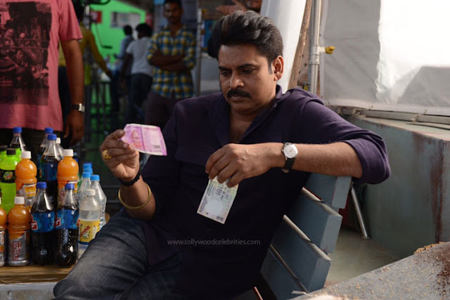 Pawan Kalyan To Check New Currency Notes Pawan Kalyan To Check New Currency Notes