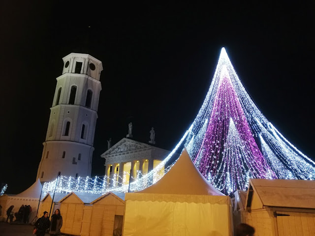 Vilnius - Weihnachtsmarkt an der Kathedrale Vilnius - Weihnachtsmarkt an der Kathedrale
